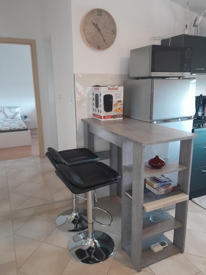 Caliente Apartments Vir B Bagian luar foto