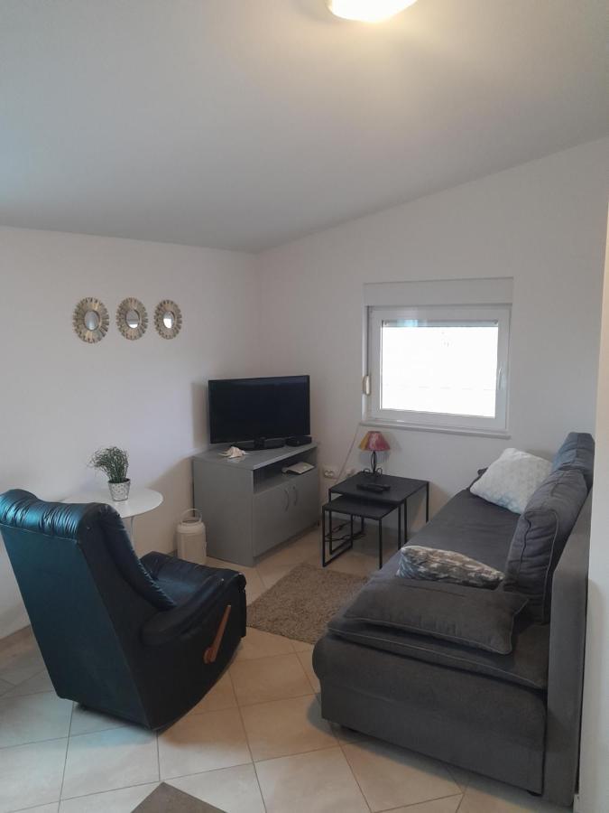 Caliente Apartments Vir B Bagian luar foto