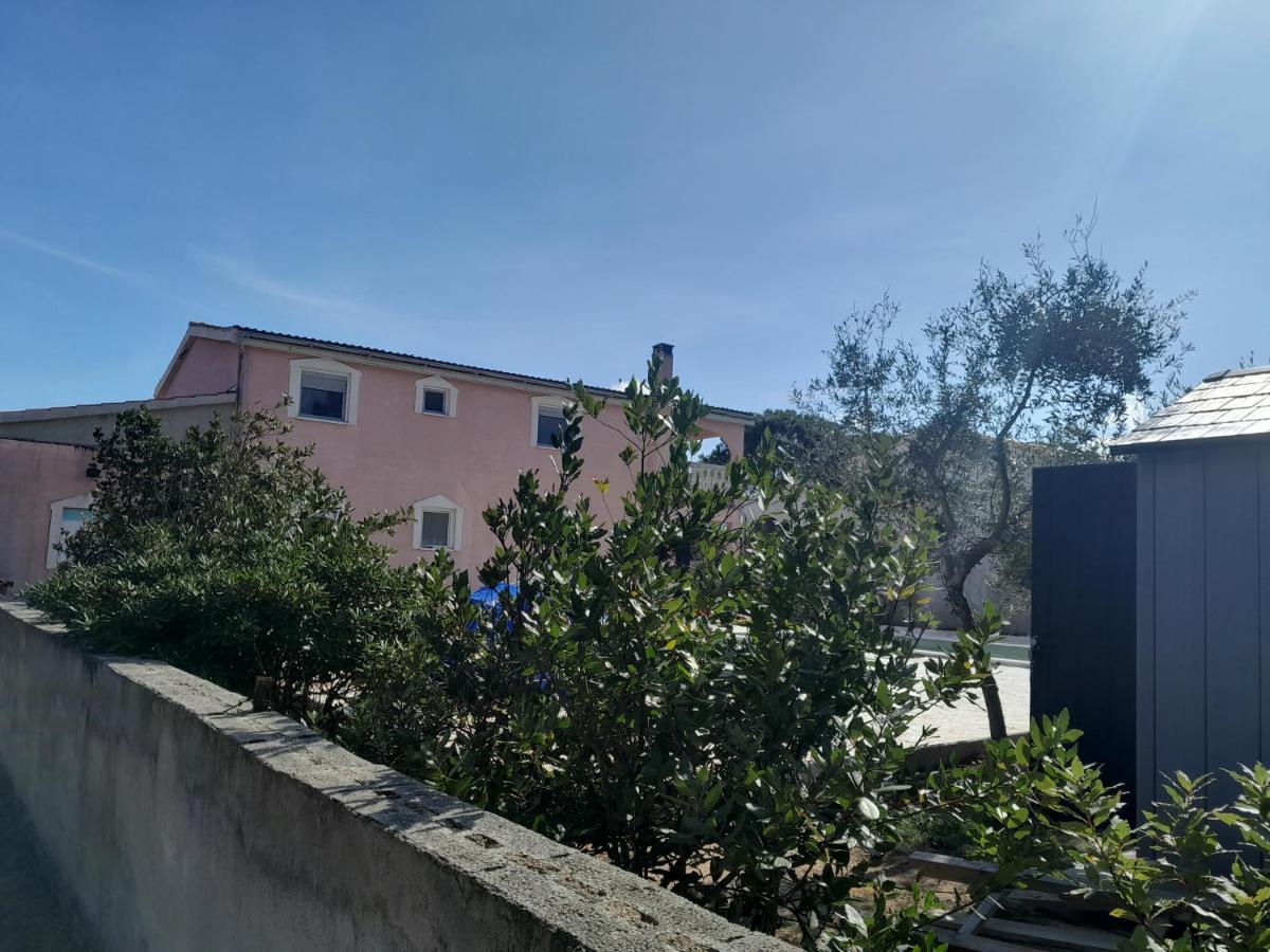 Caliente Apartments Vir B Bagian luar foto