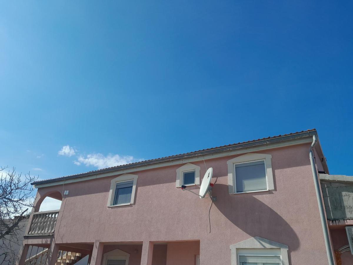 Caliente Apartments Vir B Bagian luar foto